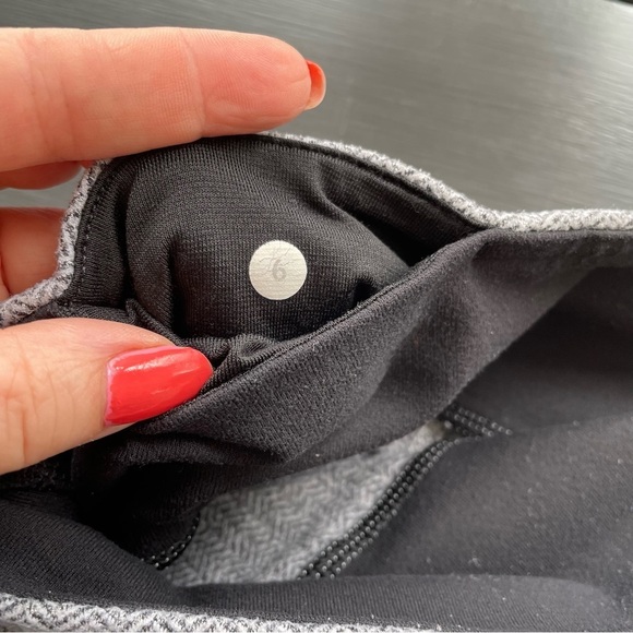 Lululemon Hearing Bone Pattern Yoga Leggings Size 6 - Picture 6 of 6